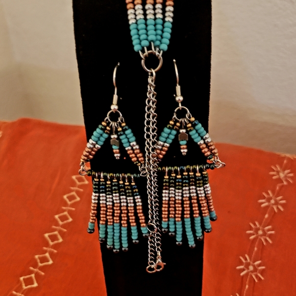 "Island Tings" handmade handchain and earrings set - Picture 3 of 3